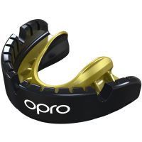 Mouth guard compatible with braces