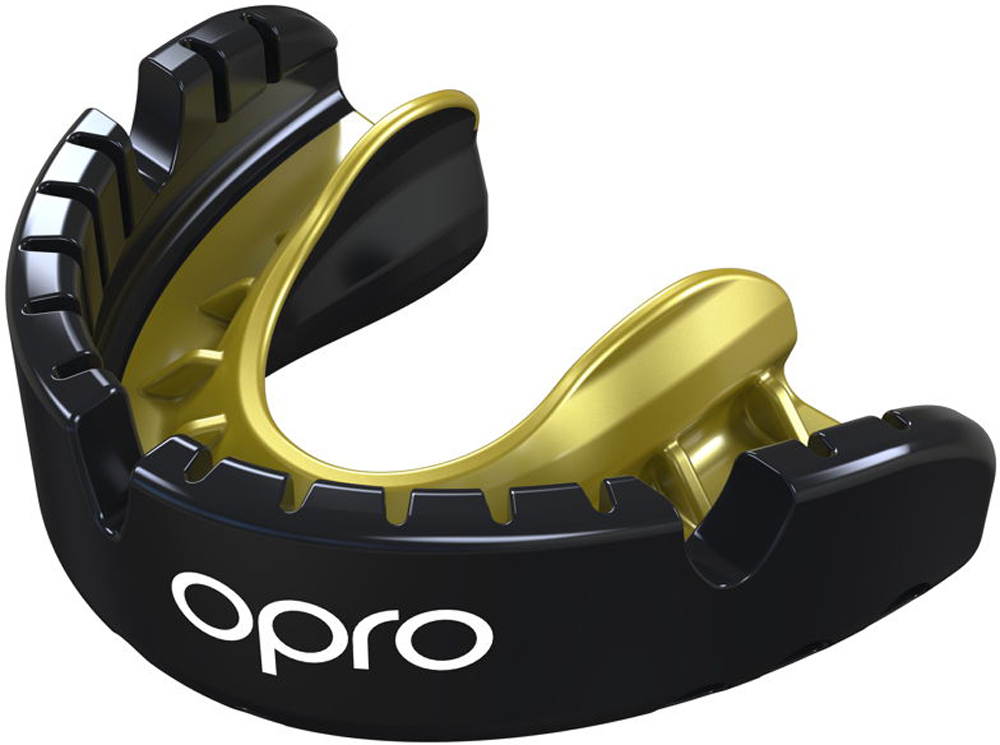 Mouth guard compatible with braces