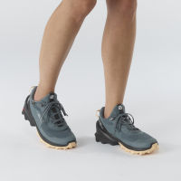 Women’s trekking shoes