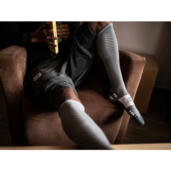 Compressport FULL SOCKS RECOVERY Компресиращи  дълги чорапи, сиво, Veľkosť 1S