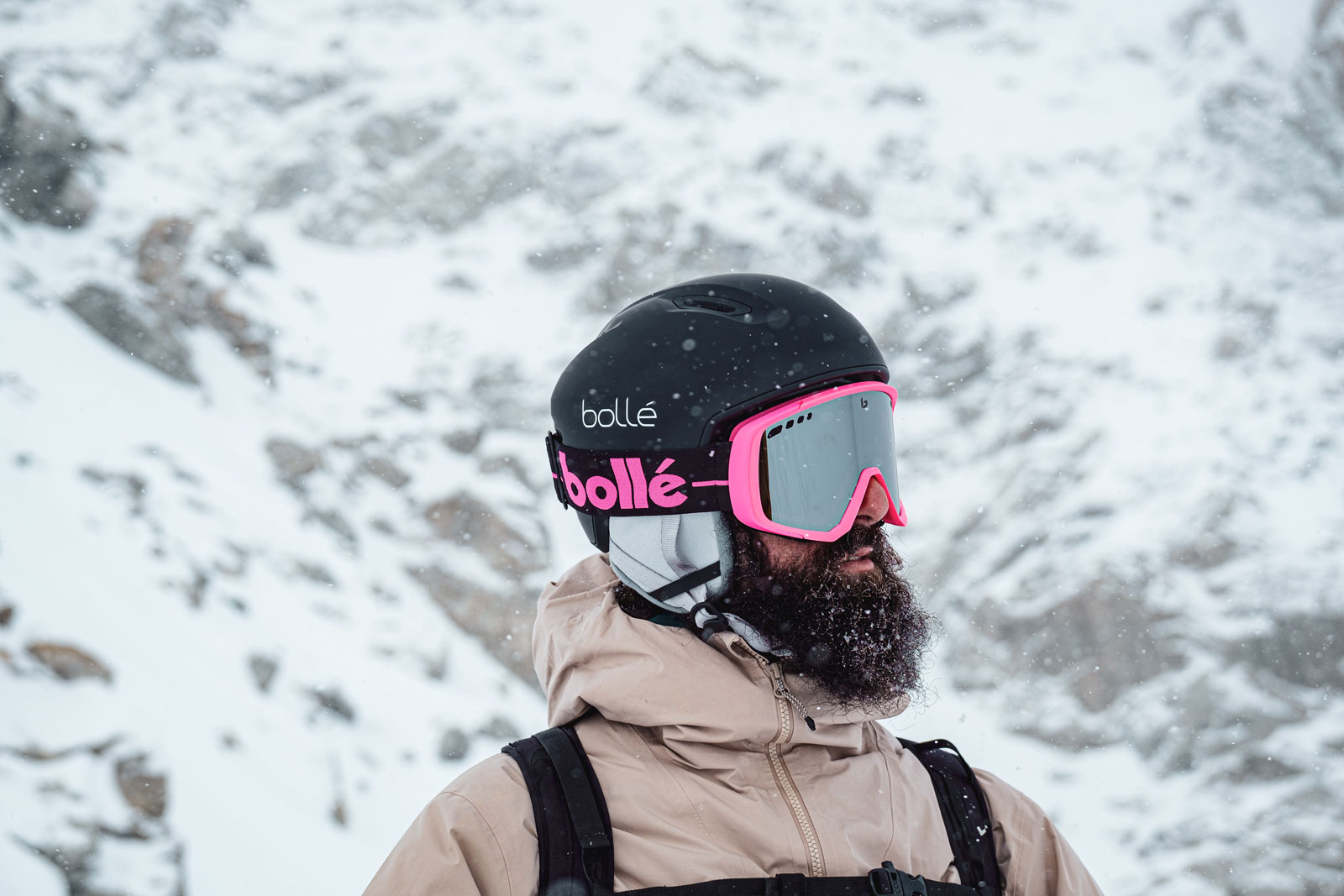 Downhill ski helmet