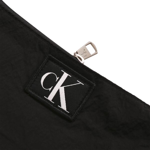 Calvin Klein CITY NYLON SHOULDER POUCH25 Handtasche, Schwarz, Größe Os