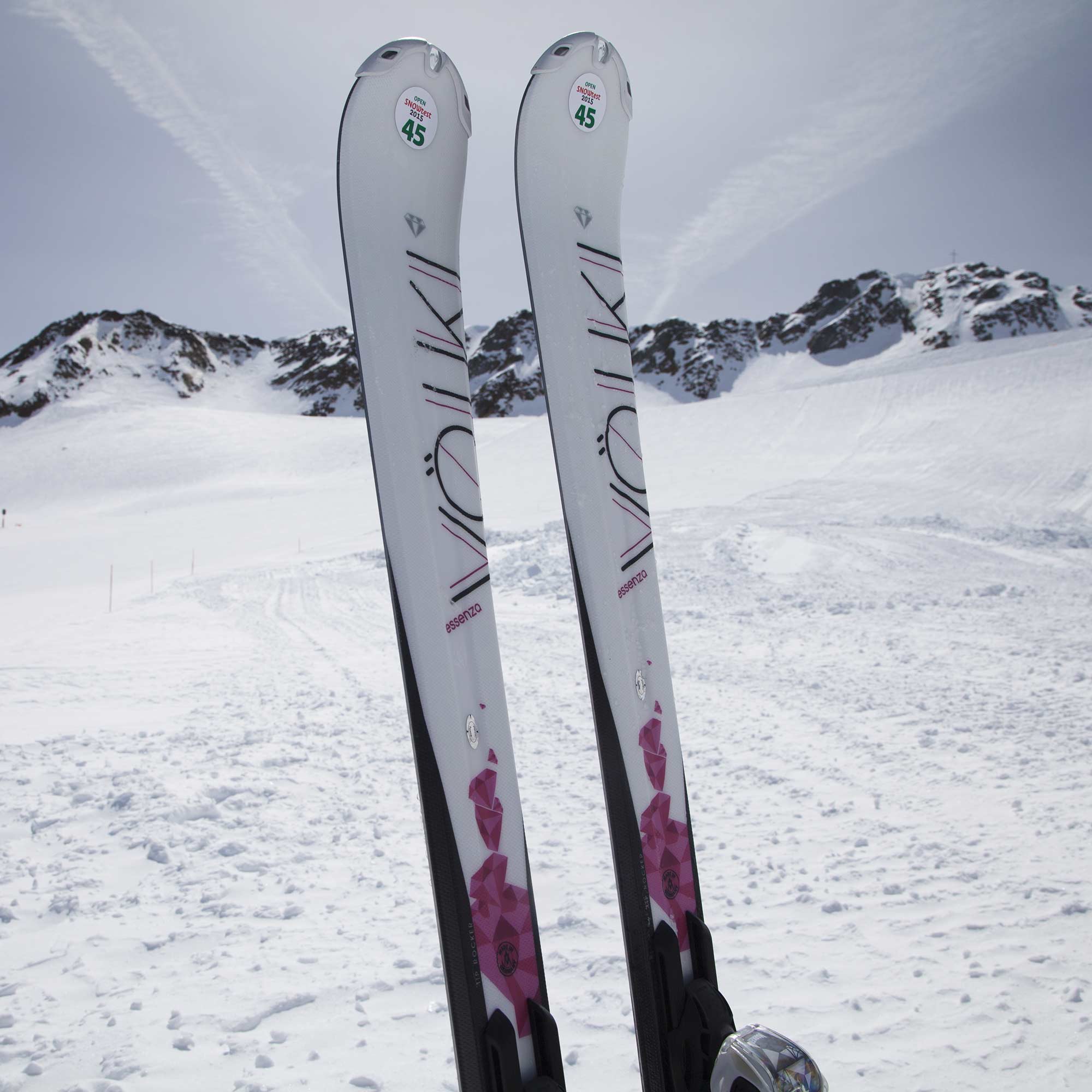 Women’s skis