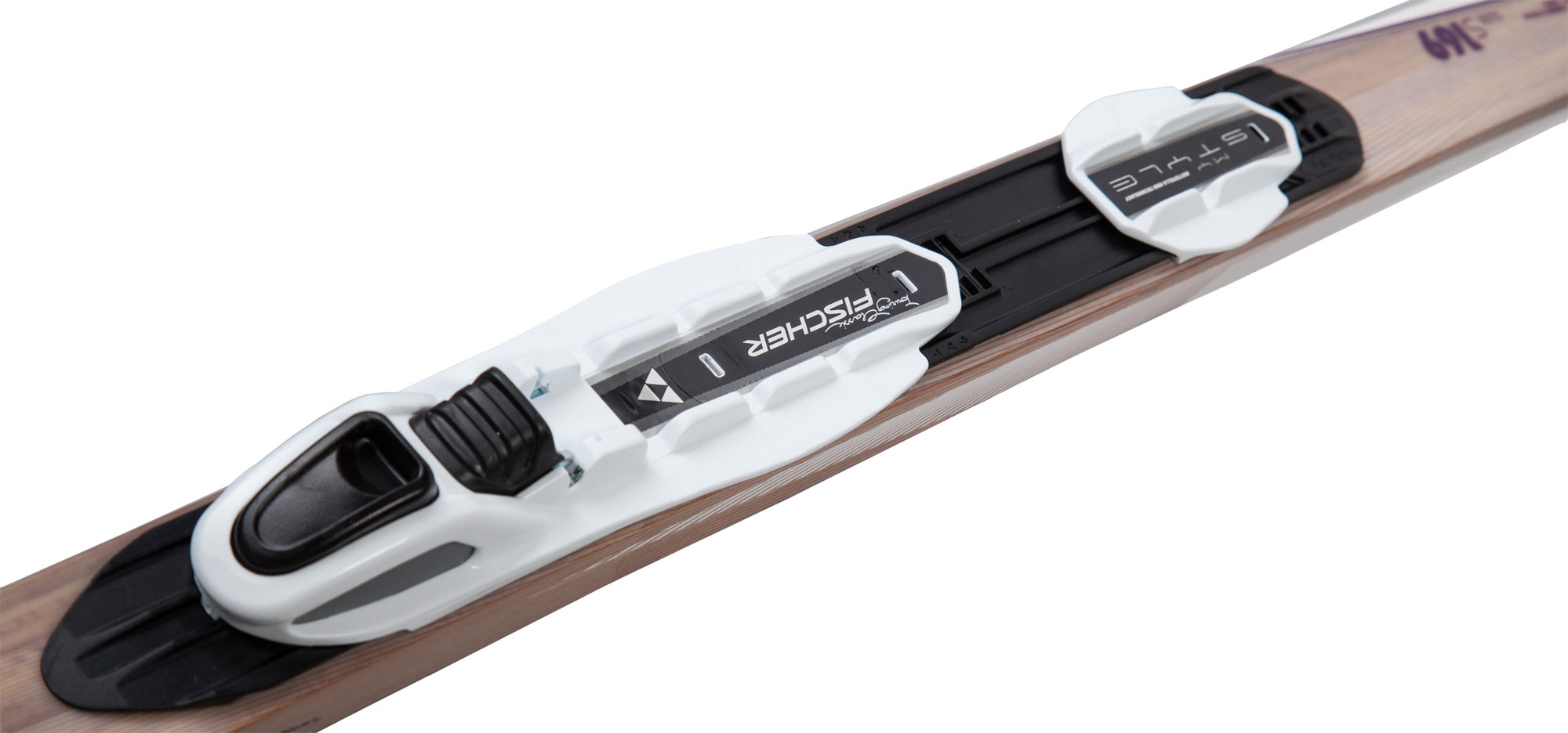 Classic nordic skis with uphill travel support