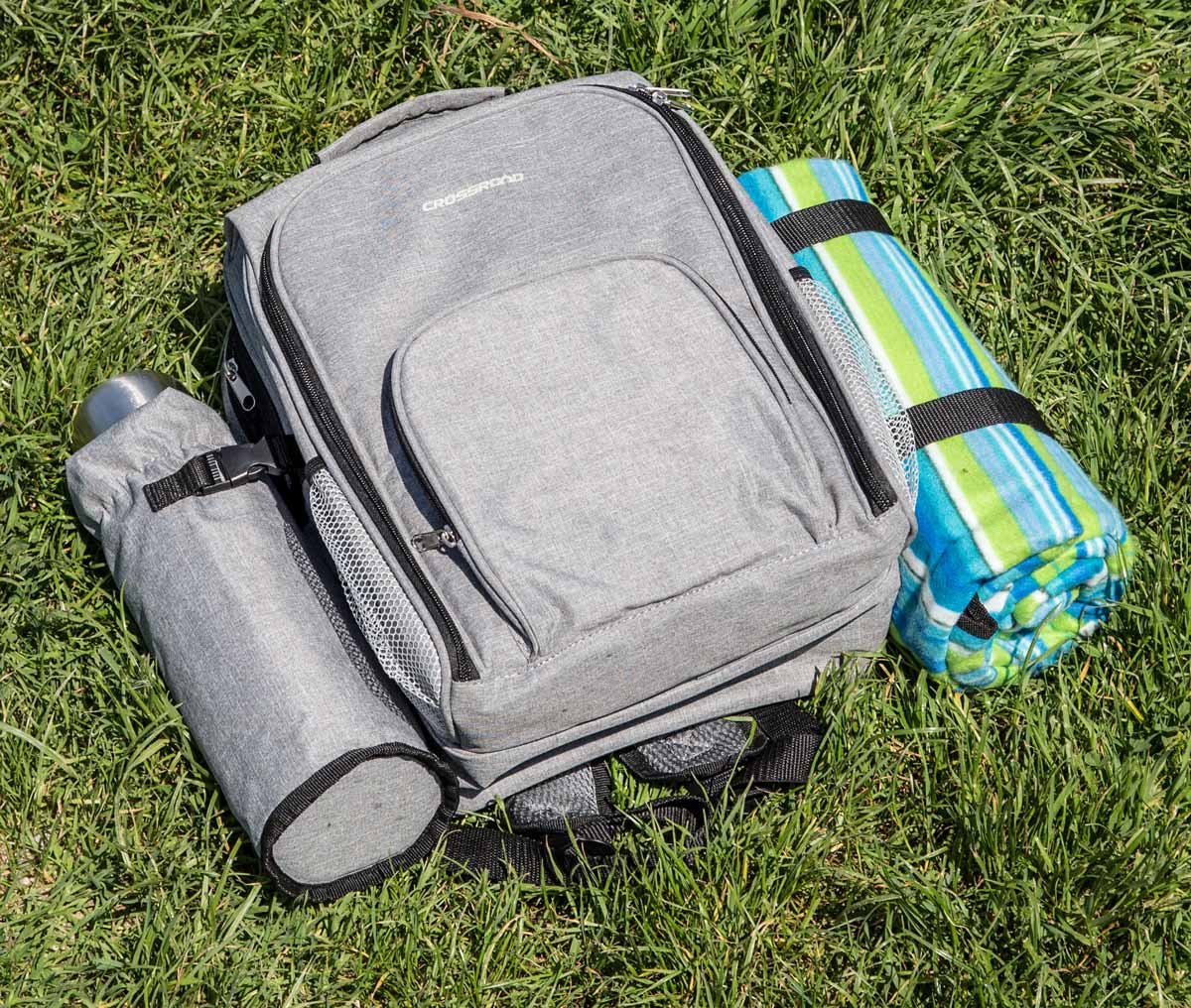 Picnic backpack with a blanket