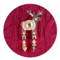 Women’s winter hat with deer brooch