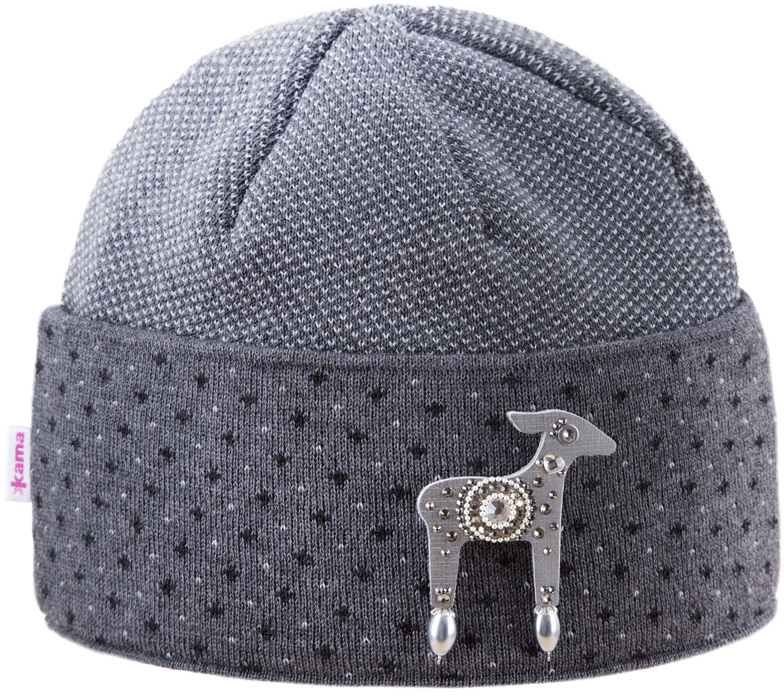Beanie with a brooch