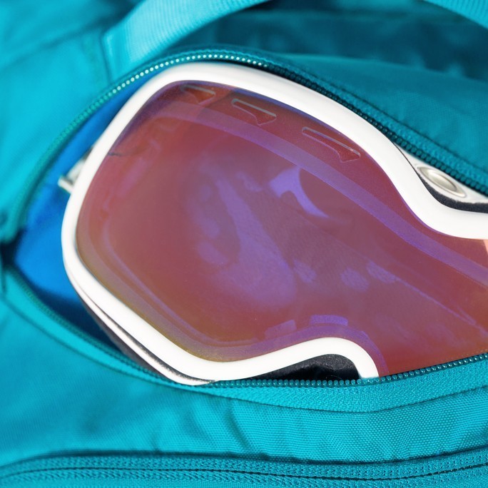 Snowboard/ski backpack