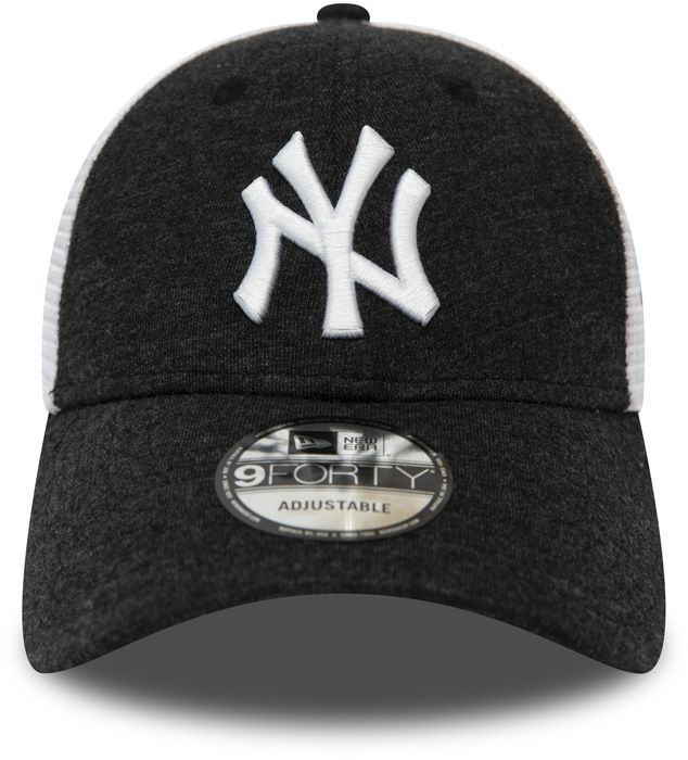 Men's club trucker hat